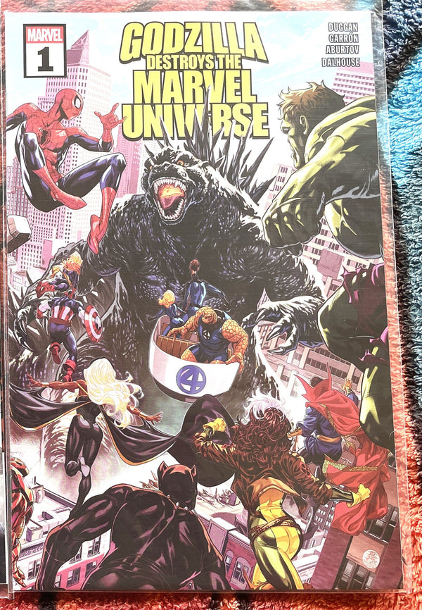Godzilla Destroys the Marvel Universe #1-1st Print  &  Yu variant  VF/NM