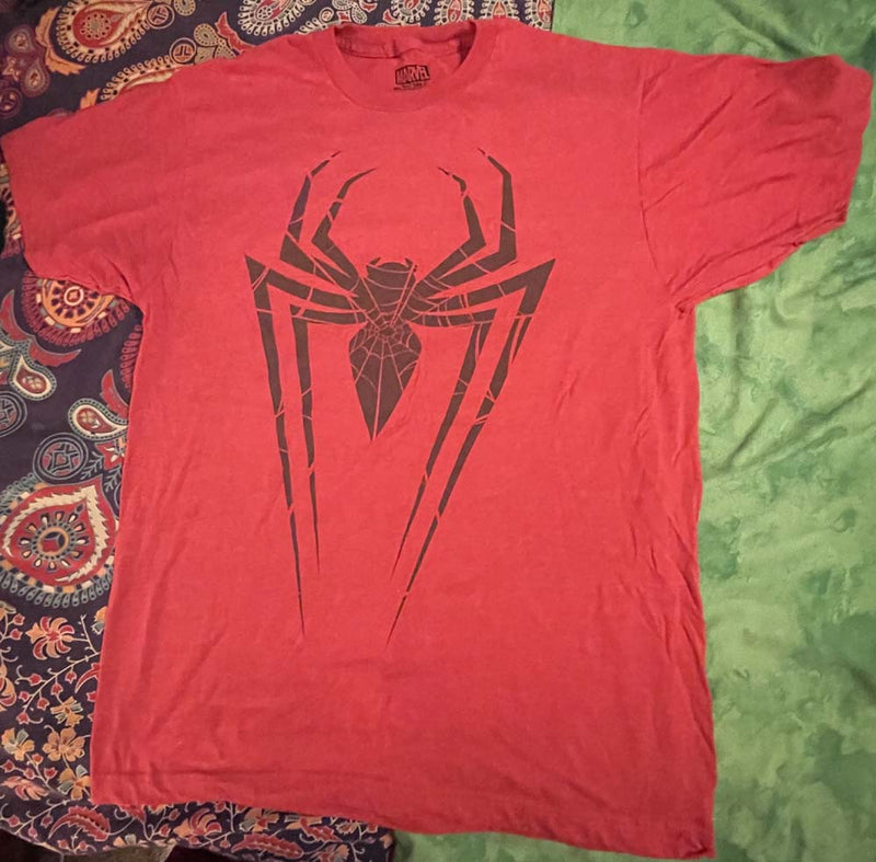 Classic Red Spider-Man symbol T shirt  Large